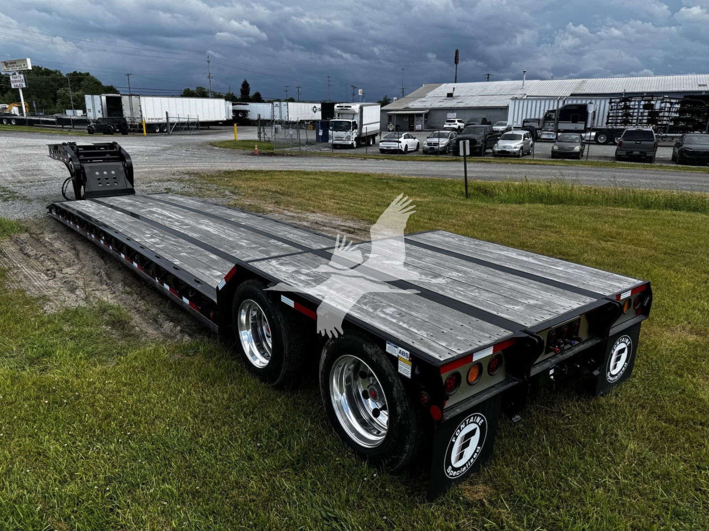 Heavy open flatbed trailer showing dual rear axles and aluminum deck with Fontaine N20 branding.