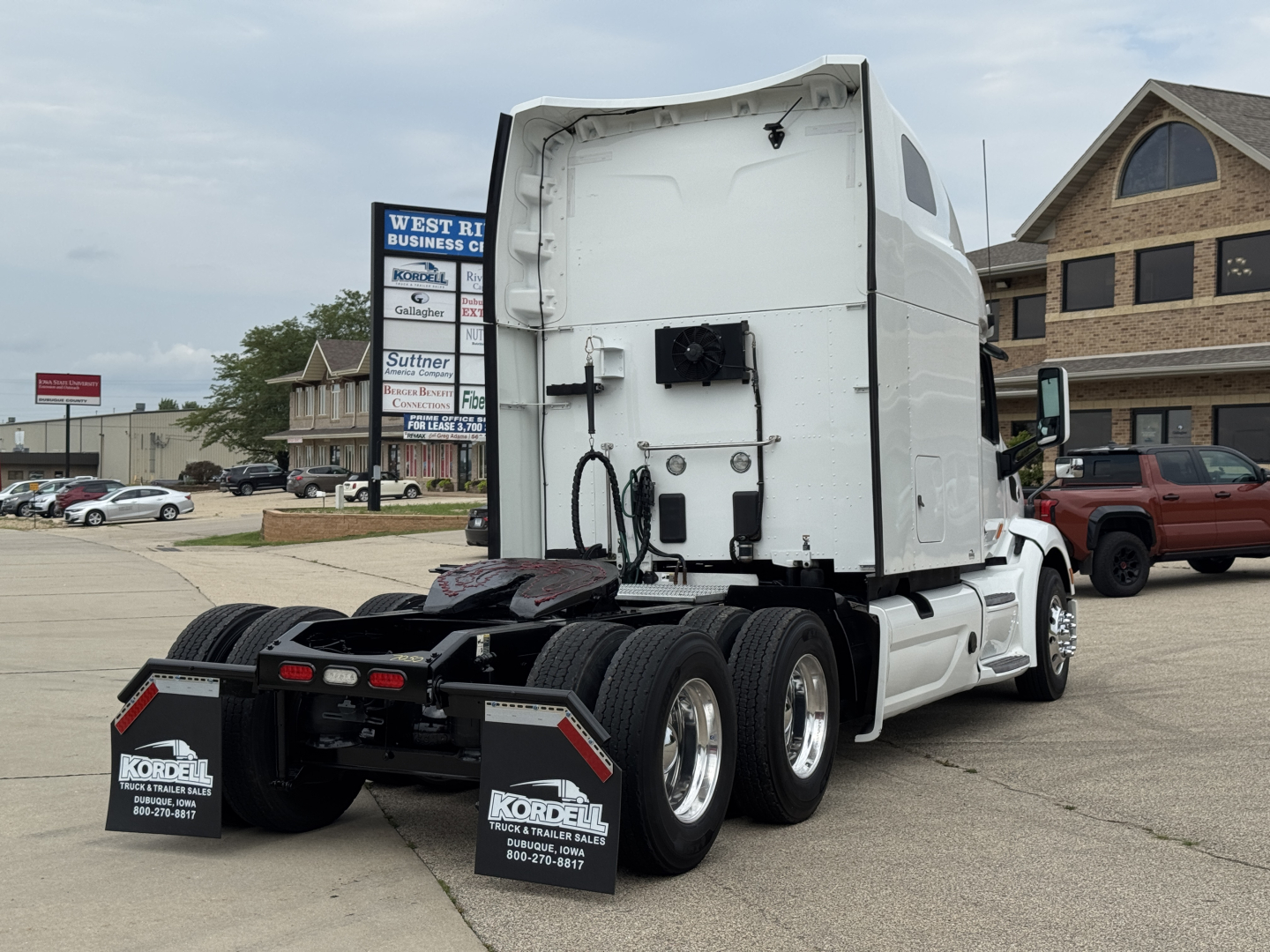 Peterbilt 579 rear view showing tractor with solebar and sleeper cab, twin rear axles, white chassis, no trailer attached.