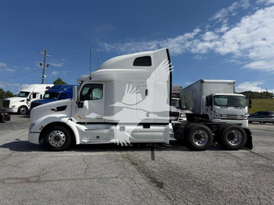 Peterbilt 579 truck tractor side view showing aerodynamic sleeper cab and chrome wheels