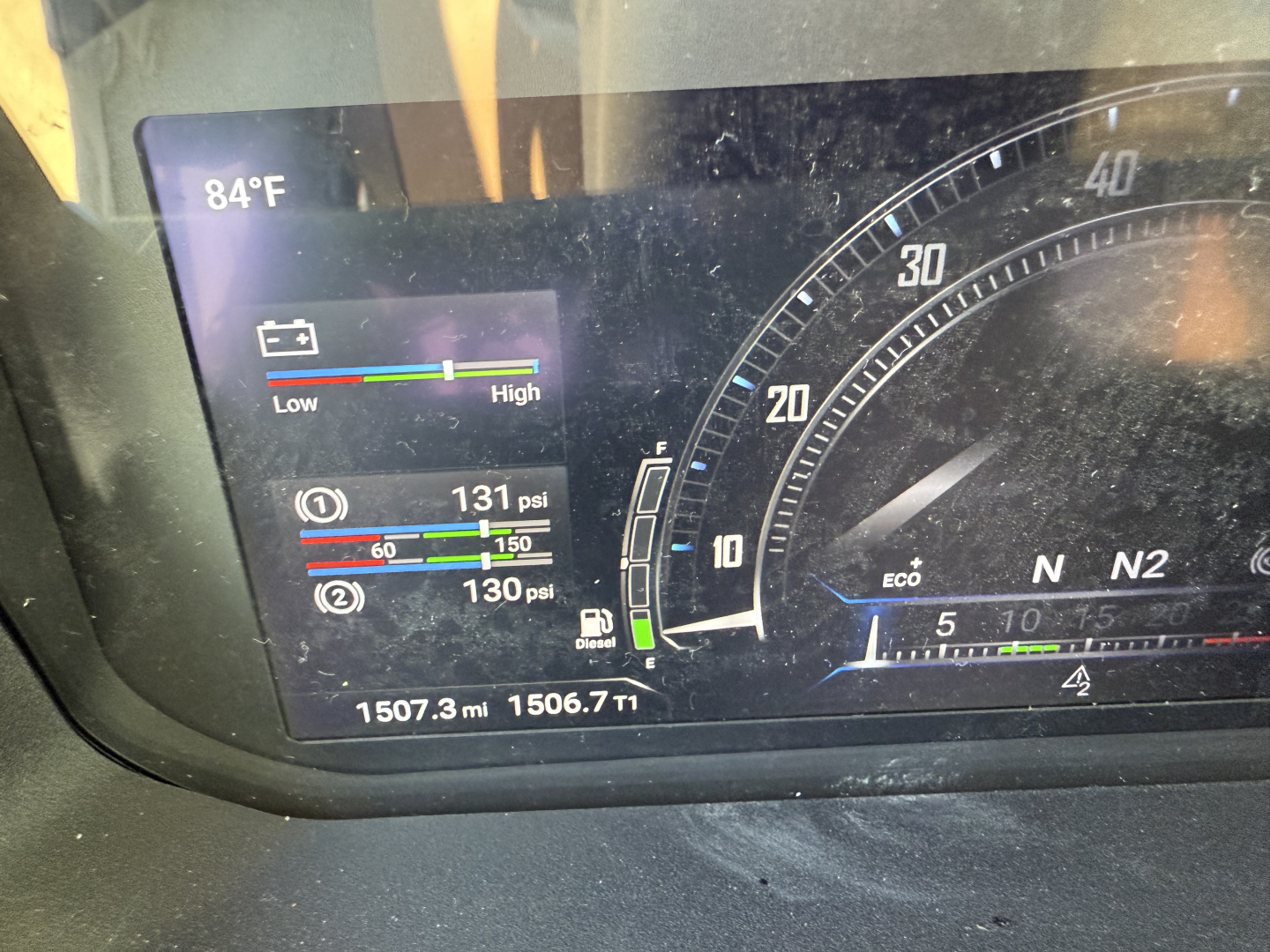 Mack PR64T instrument cluster showing 84°F, two pressure gauges at 131 psi and 130 psi, and odometer 1507.3 miles; gauge with N2 Eco indicators.