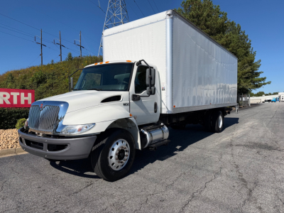 Box truck chassis showing 2022 International MV607 with white cab and box, front-left view, VIN 3HAEUMML7NL681138, stock 0633514.