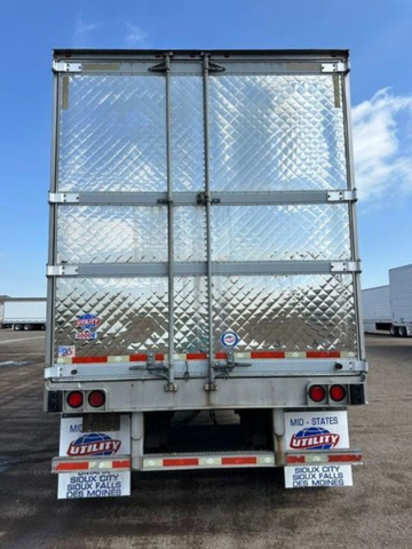 Rear view of a 2016 utility refrigerated trailer with diamond plate aluminum doors and taillights.