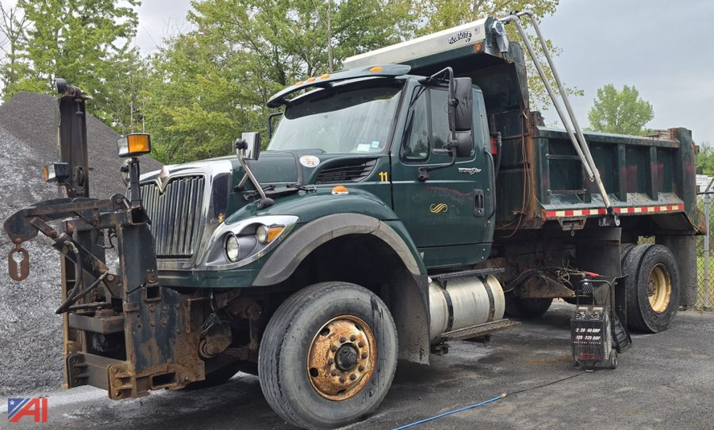Dump truck 2010 International WorkStar 7600 side view showing dump bed and front cab; VIN 1HTWZAHR7AJ212983