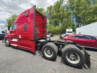 Freightliner Cascadia125 tractor tractor cab side view showing chassis and rear dual axles