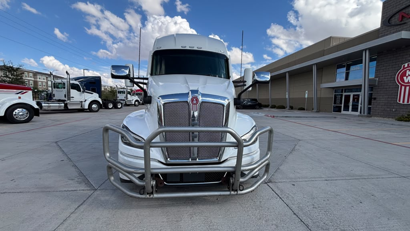 Front view of a Kenworth T680 truck with chrome grille guard and bumper. The image shows a large white truck with chrome accents, Kenworth emblem on the grille, and a protective front bumper guard.