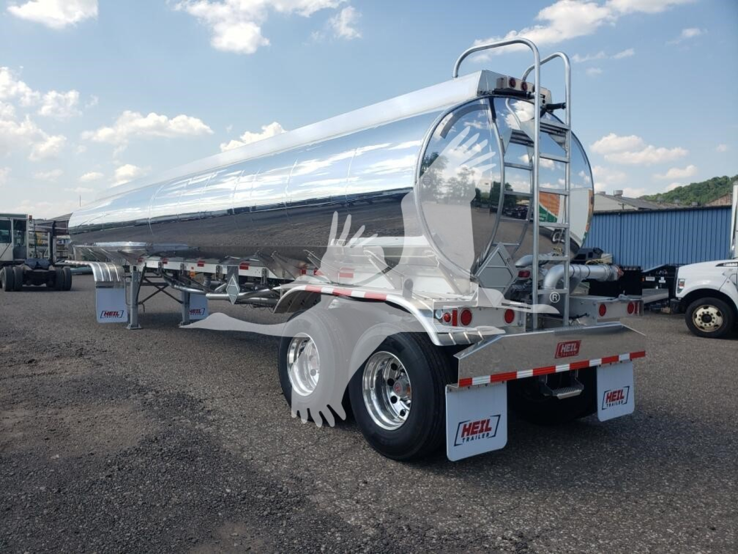 Heil 406A Petro fuel trailer in polished aluminum, side view showing tandem rear wheels, rear ladder, and rounded tank with reflection, tag stock V7181884.