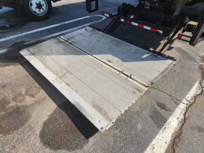 Large aluminum liftgate