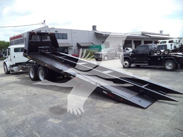 2006 Freightliner M2 106