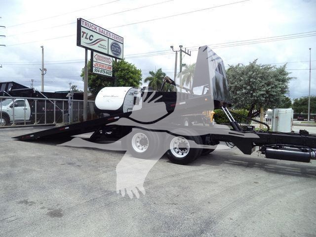 2006 Freightliner M2 106