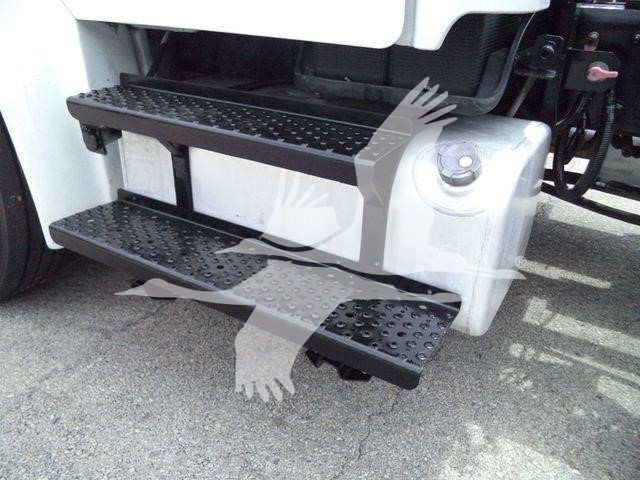2006 Freightliner M2 106