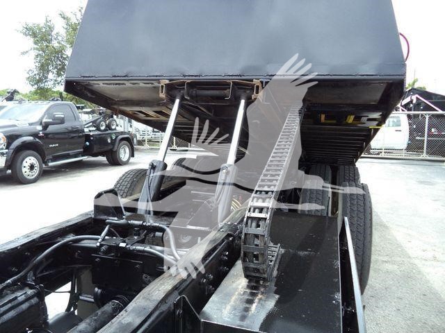 2006 Freightliner M2 106