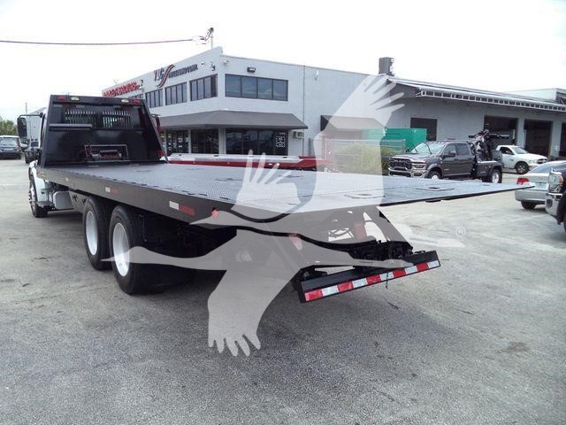 2006 Freightliner M2 106