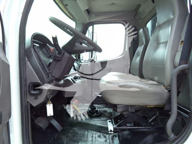 2006 Freightliner M2 106