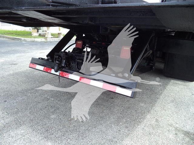 2006 Freightliner M2 106