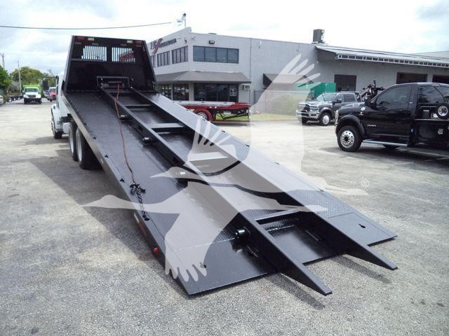2006 Freightliner M2 106