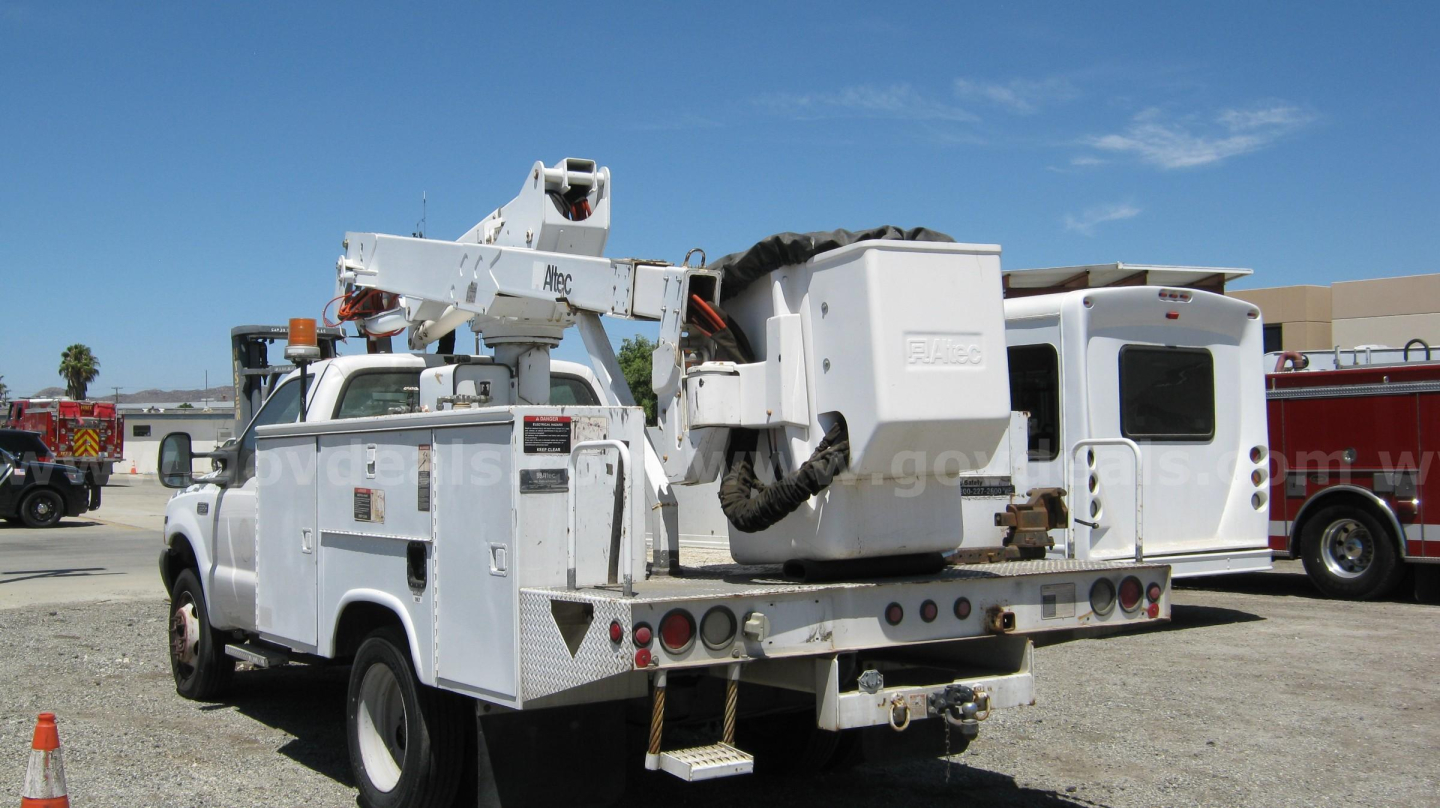Ford F-550 bucket truck boom service body in-service showing hydraulic boom and tool boxes.