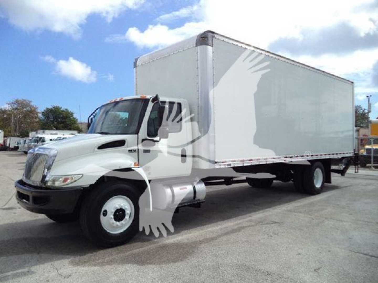 Box truck with white cab and large rectangular cargo box, VIN 3HAEUMML7LL829270, stock T29270, International MV model, used condition.
