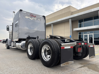 Peterbilt 389 truck tractor rear view showing dual rear axles and fifth wheel mounting