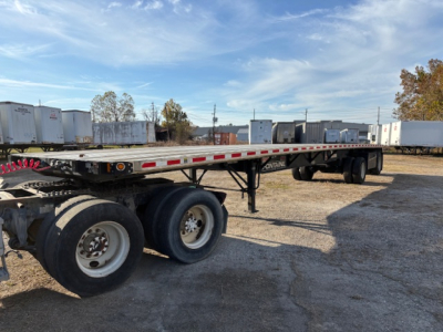 Flatbed expandable trailer showing tandem axle wheels and Fontaine branding on frame.