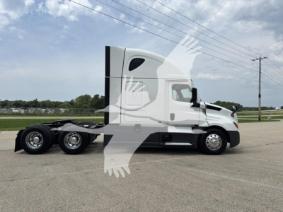 Freightliner Cascadia 126 convention sleeper truck in profile with white cab and long chassis, stock number 2502015.