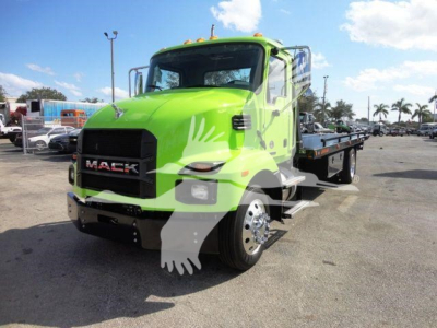Green Mack MD6 rollback tow truck front-left view with flatbed, visible Mack grille and logos, stock J04366.