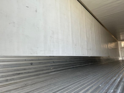 Trailer interior side panel and ribbed floor of a 2018 Utility 3000R W refrigerated trailer with metal interior wall.