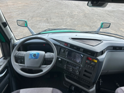 Volvo VNL64T860 cabin dashboard and steering wheel view with center console and controls.