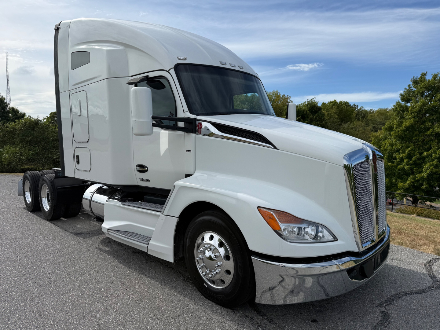 Kenworth T680 tractor-trailer in white, side view, with cab and sleeper, chrome front bumper, dual rear axles, no visible text on side.