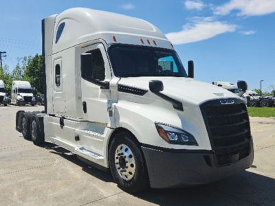 Truck: 2020 Freightliner Cascadia126 conventional sleeper tractor in white, front-left view.