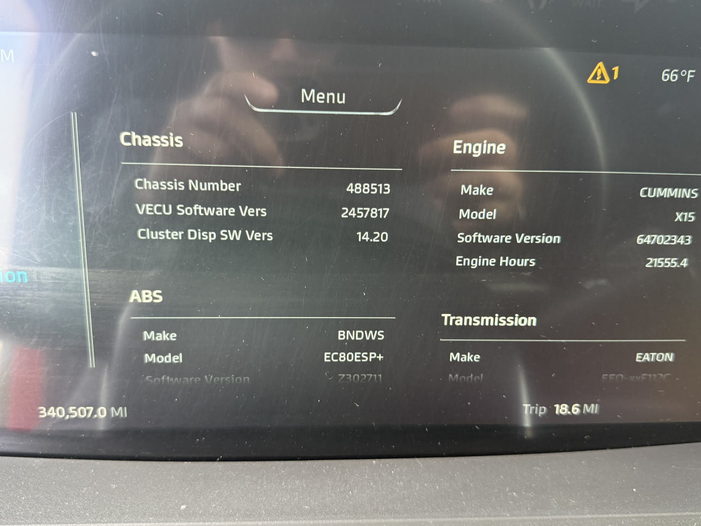 Kenworth T680 dashboard display showing chassis, ABS, engine, and transmission details with VIN 1XKYD49X5NJ488513 and stock 0632845.