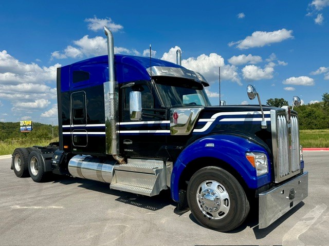 2024 Kenworth W990
