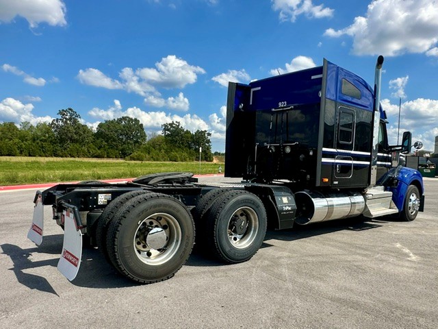 2024 Kenworth W990