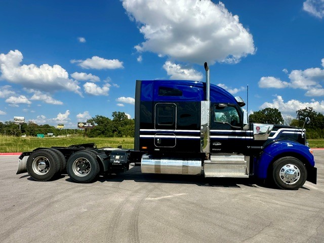2024 Kenworth W990