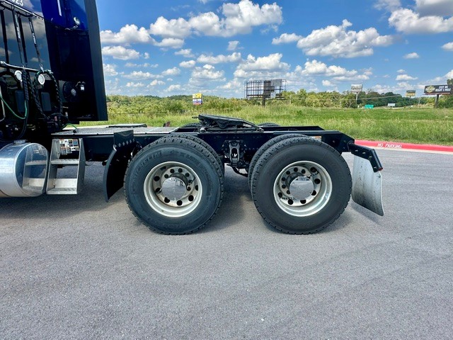 2024 Kenworth W990