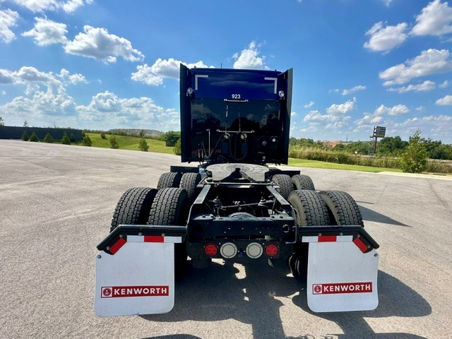 2024 Kenworth W990