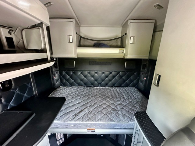 2024 Kenworth W990