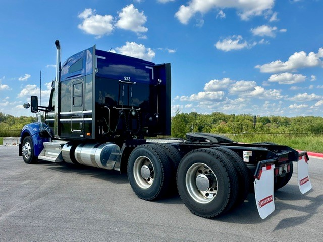 2024 Kenworth W990