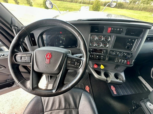 2024 Kenworth W990
