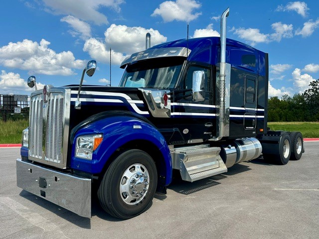 2024 Kenworth W990