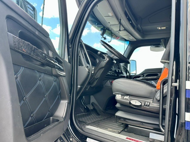 2024 Kenworth W990