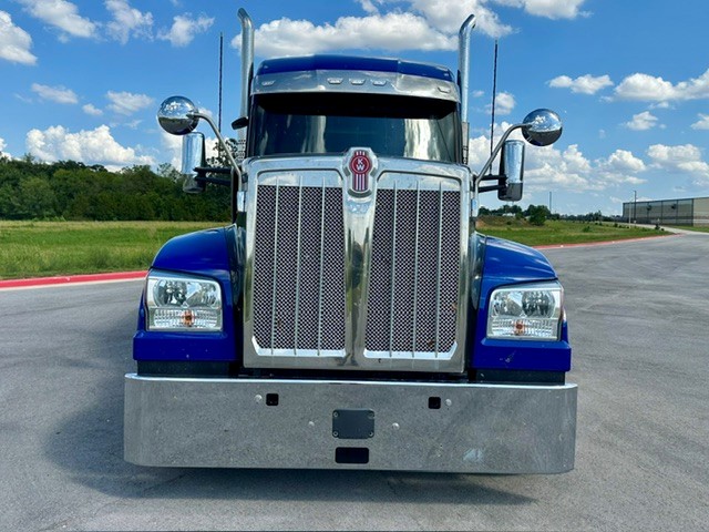 2024 Kenworth W990