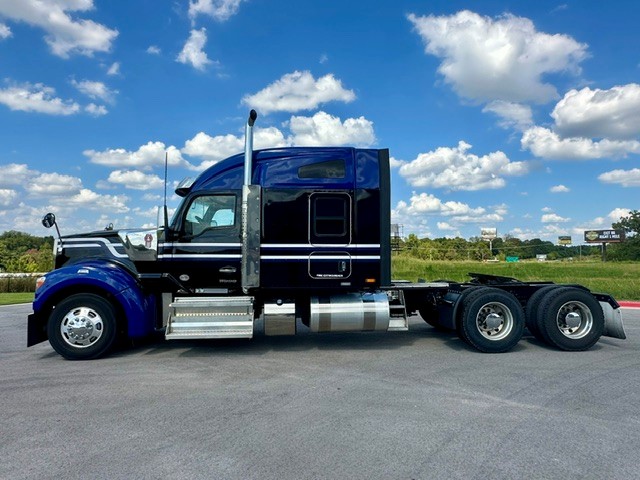2024 Kenworth W990