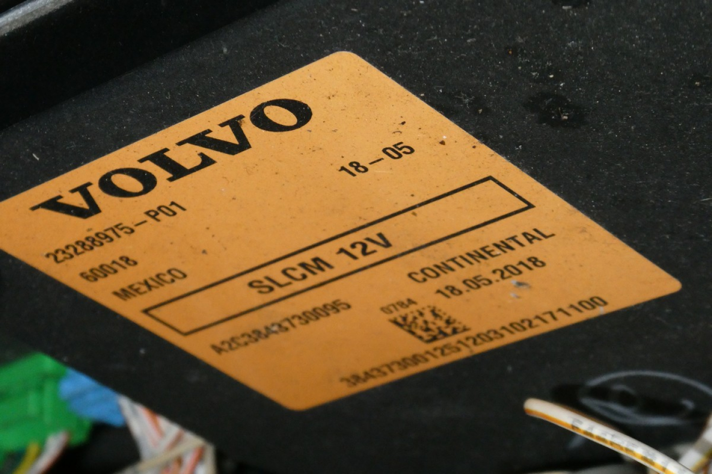 Volvo truck label showing SLCM 12V, 18-05, CONTINENTAL, Mexico, VIN tag area