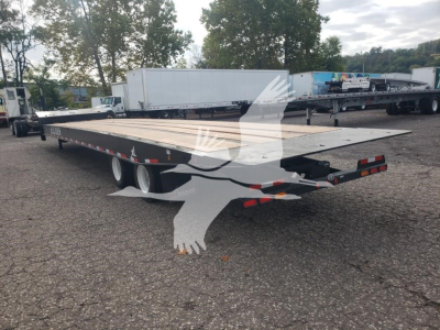 XL Specialized XL80Sa trailer in view showing flatbed with dual rear axles and white trailer underside