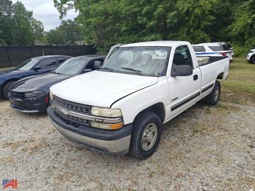 Vehicle: 2000 Chevrolet Silverado 2500 pickup truck in white, front-left view, with extended cab, two-wheel drive, in a gravel lot.
