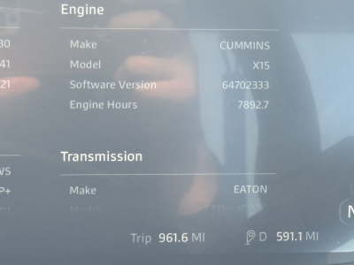 Engine display showing Cummins X15 with engine hours 7892.7, software version 64702333, transmission Eaton, trip 961.6 miles, distance 591.1 miles.