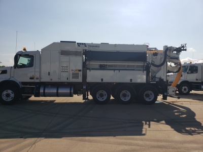 Volvo VHD86B300 vacuum/industrial truck in service bay showing hydraulic hose reel and storage compartments on the side.