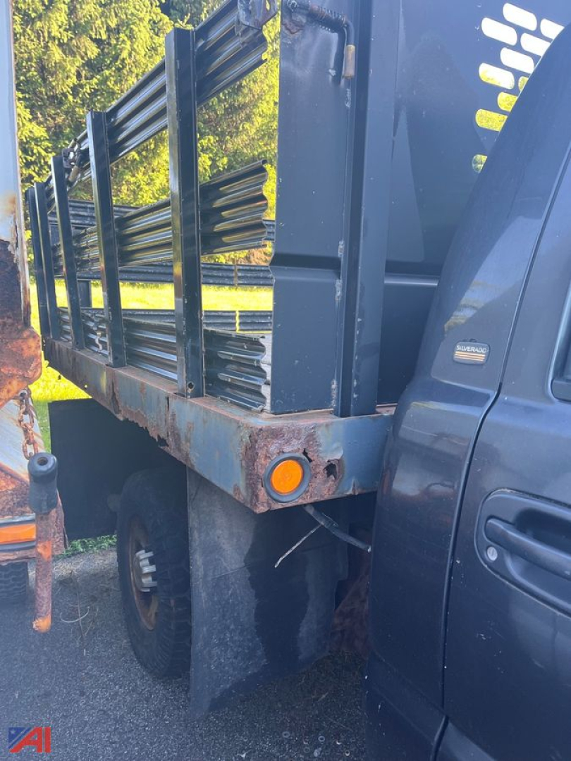 Truck bed showing stake bed with metal rails on a 2004 Chevrolet Silverado 2500HD stake truck.