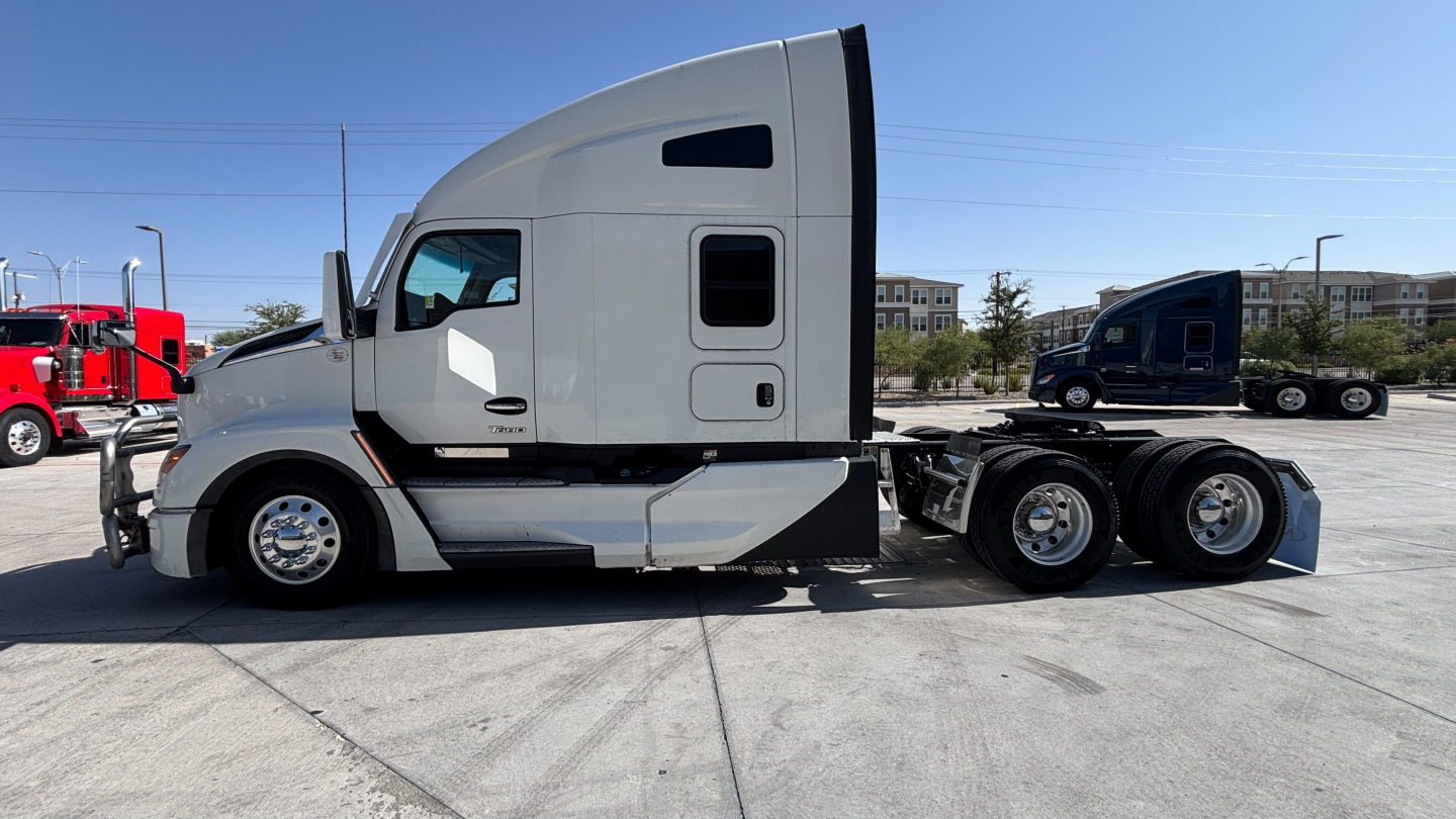 Kenworth T680 tractor in-profile view showing sleeper cab and rear axle, side view with light gray paint and black trim.