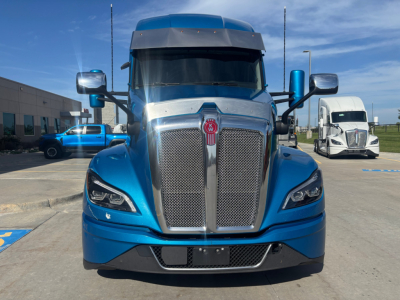 Kenworth T680 front view showing bold chrome grille and blue paint in-service truck